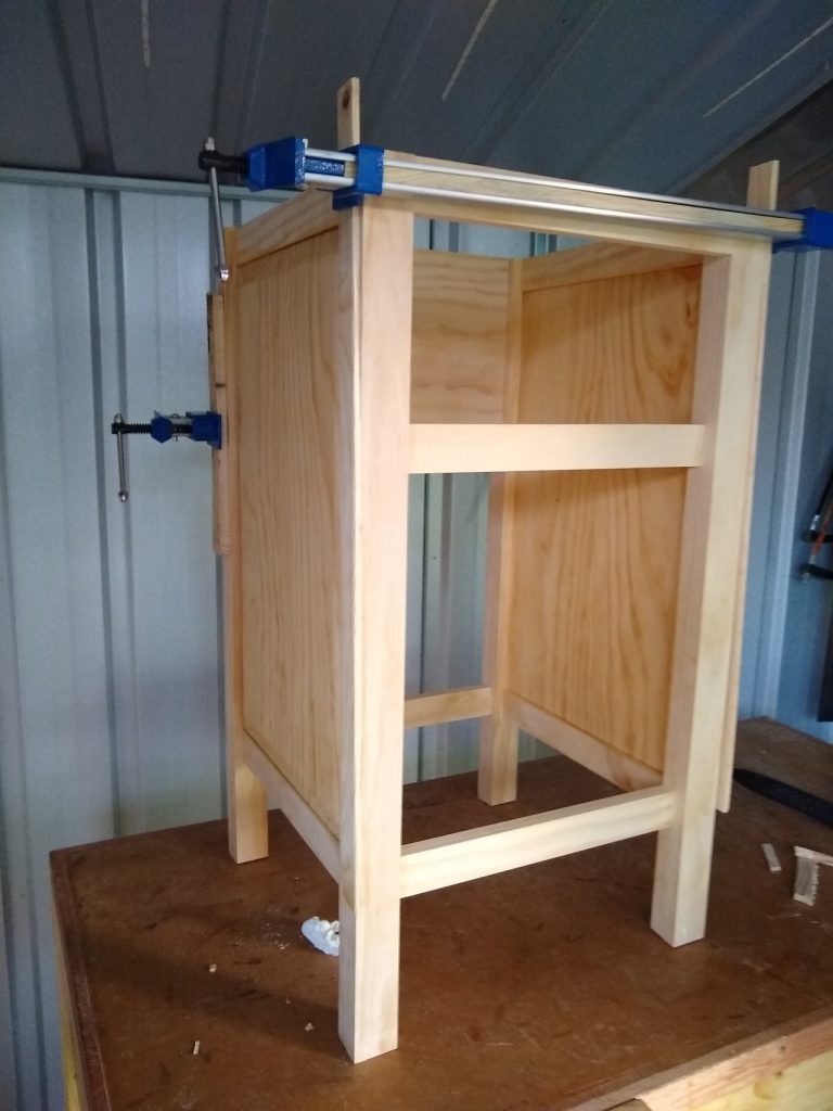 Final glue-up of the 2 side panels with front and back rails